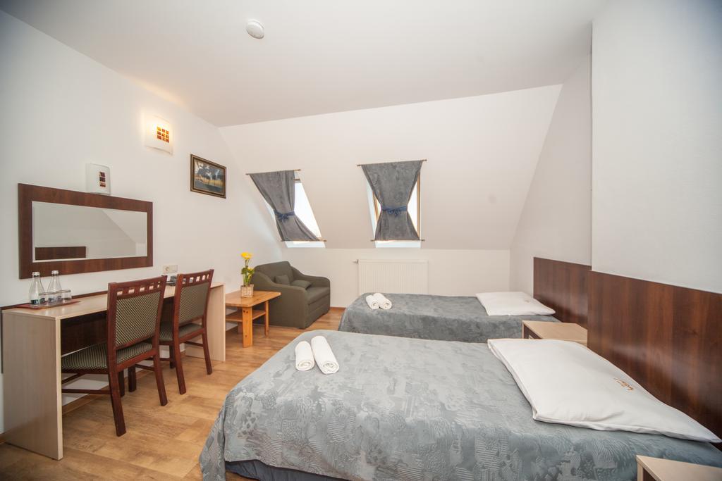 Ada Hotel 3*